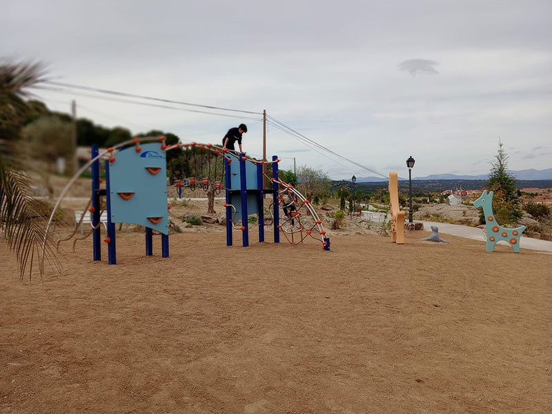Navalagamella | El nuevo parque con área recreativa y zona para mascotas junto a la Ermita del Cristo ya es una realidad