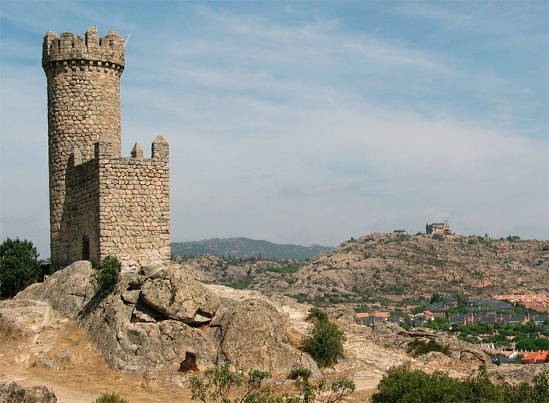 Torrelodones | La atalaya se ilumina de naranja por el Día Internacional de la FSHD