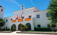 Villanueva de la Cañada | El Ayuntamiento engalana el municipio con motivo del X aniversario de la coronación de Felipe VI