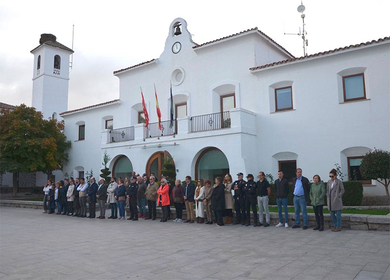 Villanueva de la Cañada | Minuto de silencio por las víctimas de las fuertes lluvias provocadas por la DANA