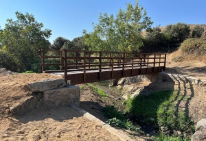 Cenicientos | Instalación de pasarelas en el puente romano de Cenicientos para promover el turismo en este entorno de gran belleza