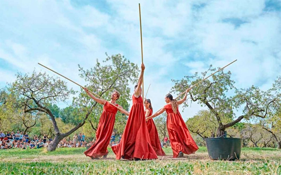 La Comunidad de Madrid lleva a calles y plazas de la región arte, teatro, cine, artesanía y música