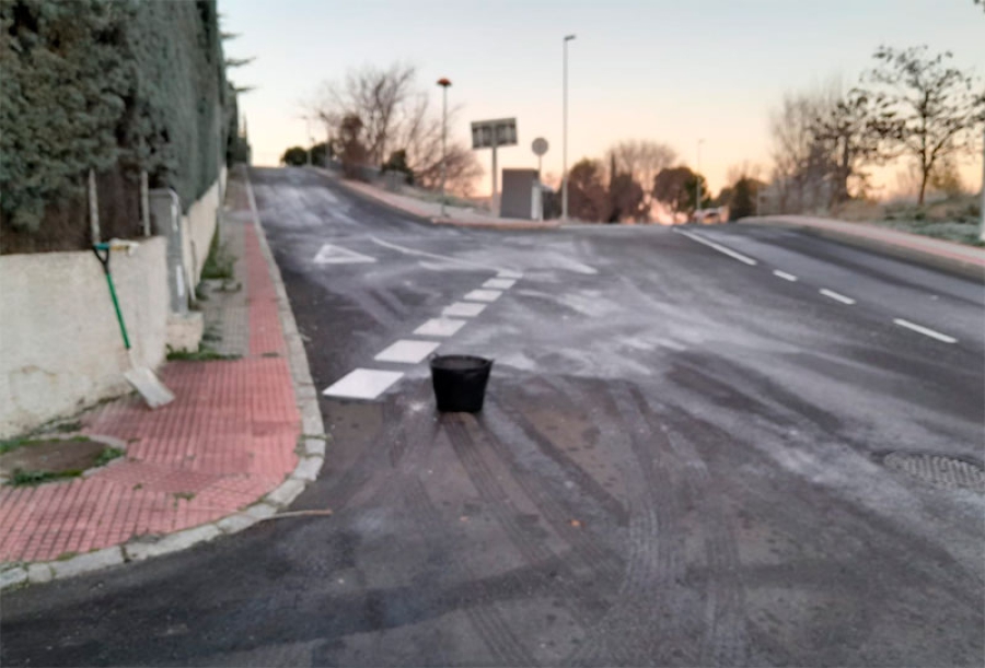 Villanueva del Pardillo | En marcha la campaña de vertido de sal en carreteras y aceras por las bajas temperaturas