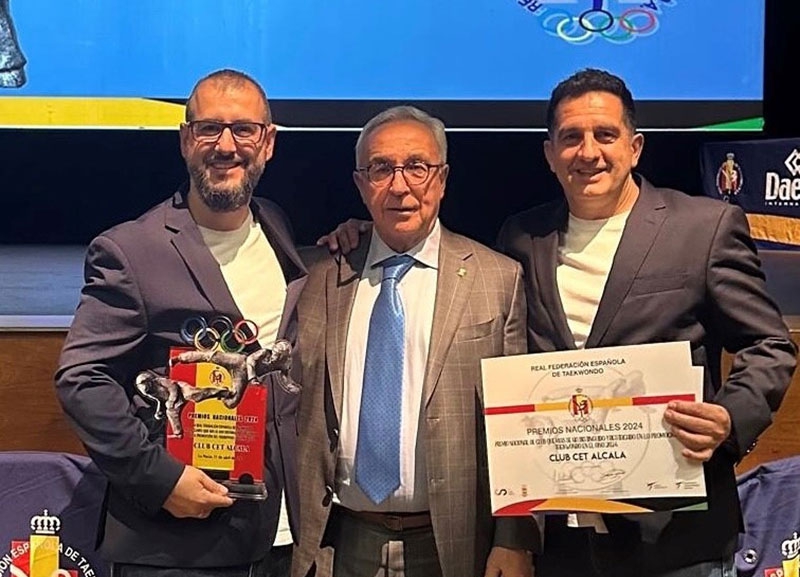 Sevilla la Nueva | El Club Taekwondo Javi Alcalá de Sevilla la Nueva recibe el Premio Nacional al Mejor Club de España