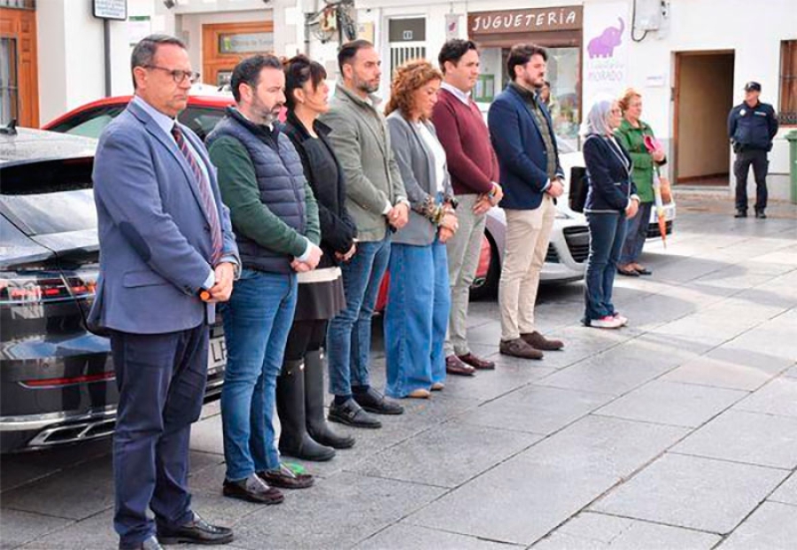 Villaviciosa de Odón | Emocionante minuto de silencio en señal de condena por el asesinato de un taxista en Alcalá de Henares