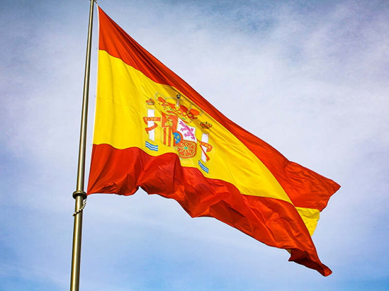 Las Rozas | Cuatro nuevas banderas de España de gran tamaño en los accesos a las urbanizaciones y a Las Matas