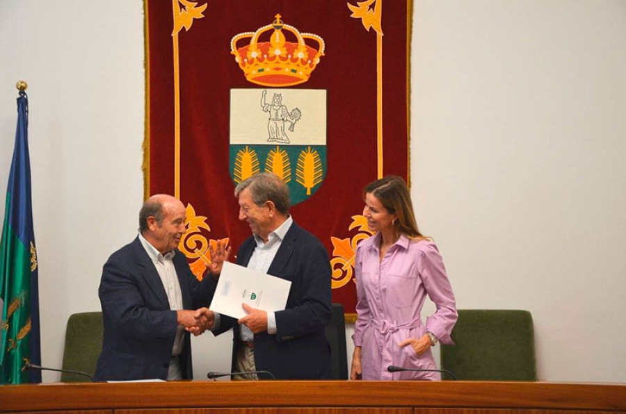 Villanueva de la Cañada | El Ayuntamiento de Villanueva de la Cañada firma un convenio de colaboración con la Asociación de Mayores