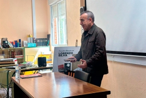 Humanes de Madrid | Lorenzo Silva acerca la literatura a las aulas del IES Humanes