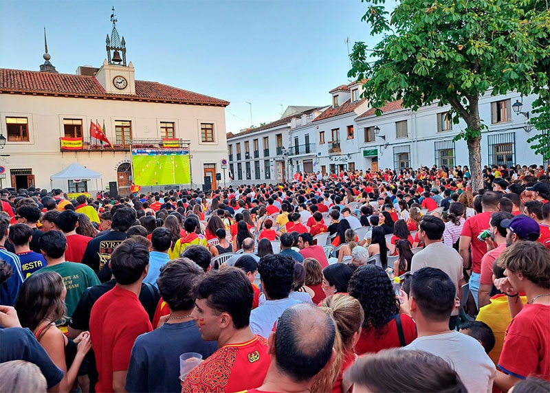 Villaviciosa de Odón | Villaviciosa de Odón vibró ante la pantalla gigante instalada por el Ayuntamiento con la final de la Eurocopa