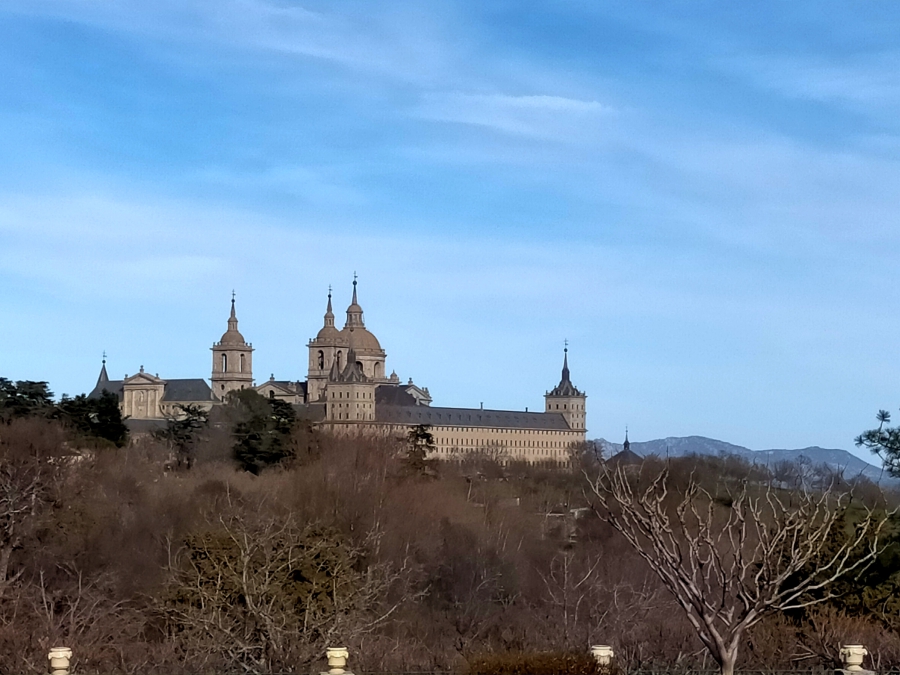 San Lorenzo de El Escorial, majestuosa monumentalidad al abrigo de la Sierra de Guadarrama