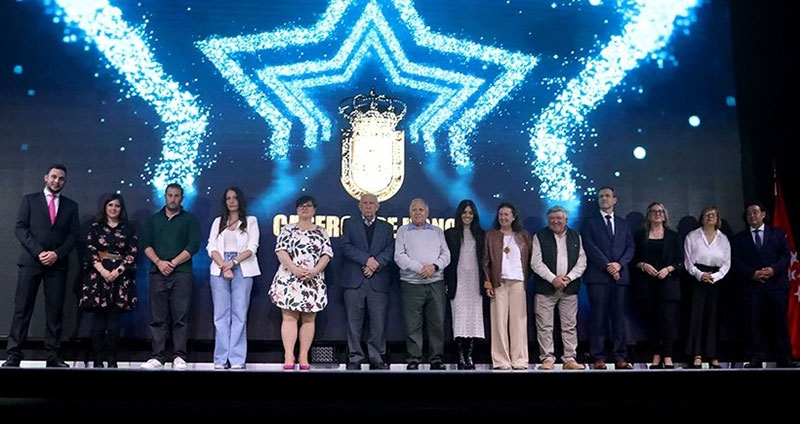 Navas del Rey | El Ayuntamiento de Navas del Rey entregó los Premios “Caseros de Honor” 2025 en una gala cargada de emotividad