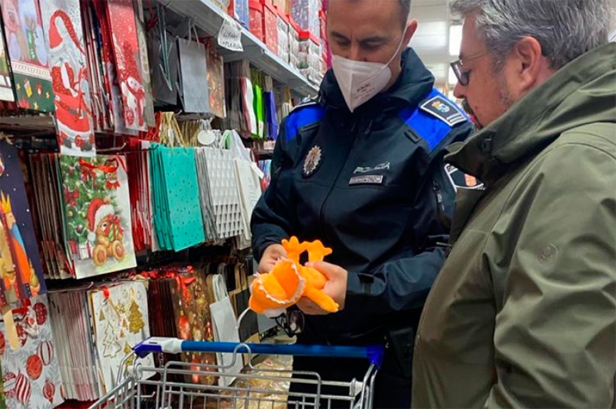 Majadahonda | La Policía Local inspecciona la seguridad de los juguetes vendidos en Majadahonda