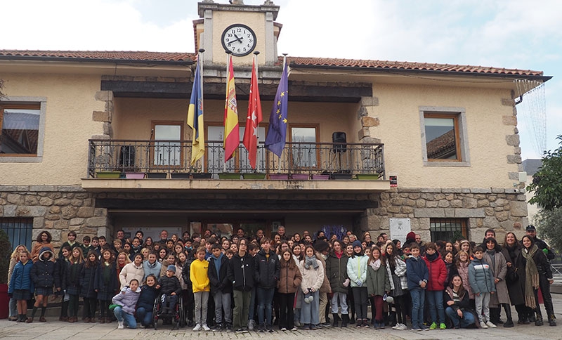 Torrelodones | Los escolares de Torrelodones se reúnen para celebrar la Constitución